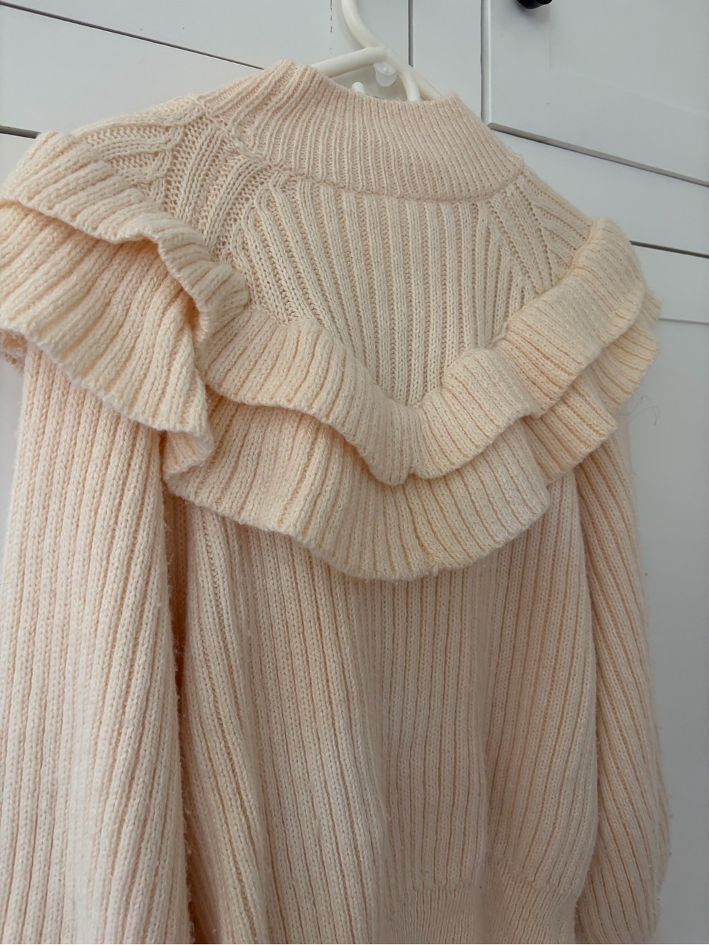 H&M Cream Ruffle Flounced Mock Neck Puff Sleeve Chunky Sweater Size Medium - Picture 6 of 8